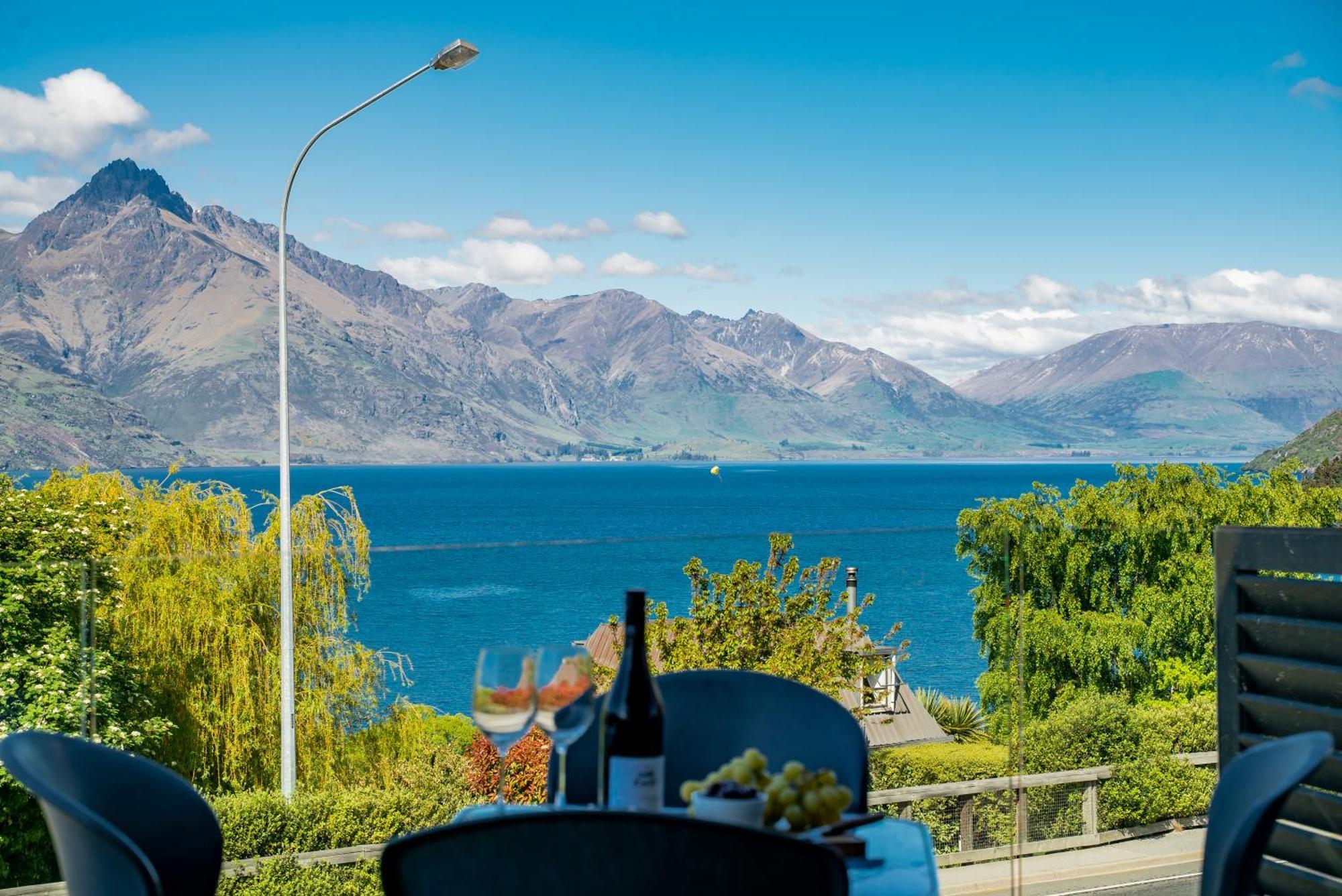 Modern Executive Living In Pounamu Queenstown Exterior foto